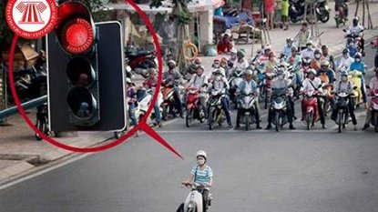 ĐỪNG VƯỢT ĐÈN ĐỎ LÚC 7 GIỜ SÁNG